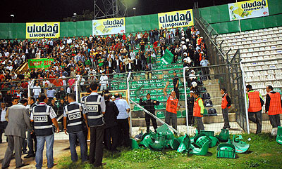 Bursaspor-Diyarbakırspor maçında kavga