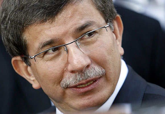 Davutoğlundan Irak ve Suriyeye çağrı