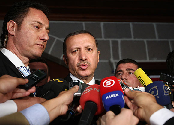 Erdoğan Yazıcıoğlunun mezarını ziyaret etti