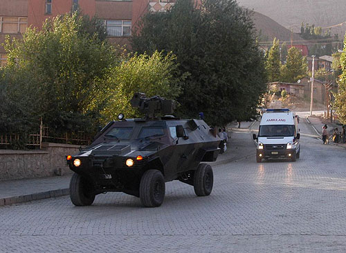PKK ile çatışma: 8 asker şehit