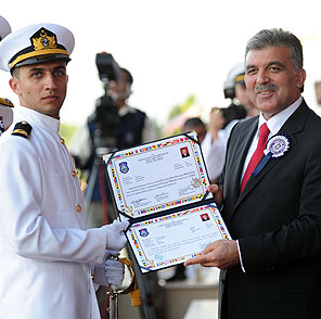 Deniz Harp Okulunda diploma töreni