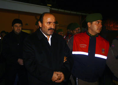 Eski Akfırat beldesinde yolsuzluk: 9 tahliye
