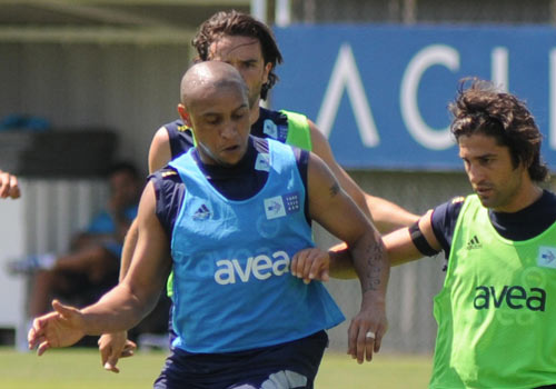 Roberto Carlos Fenerbahçeye döndü