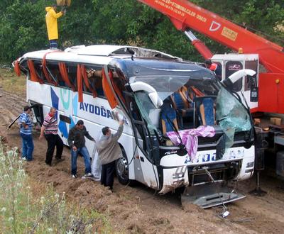 Amasyada yolcu otobüsü devrildi: 5 ölü
