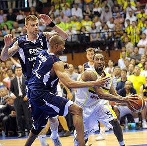 Efes Pilsen şampiyon