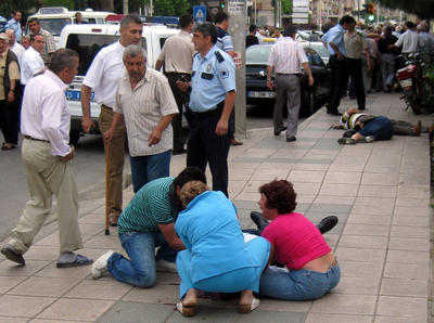 Eski eşini ve avukatını vuran polis intihar etti