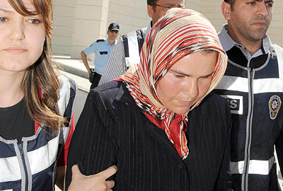 4 yaşındaki çocuğu komşusu boğmuş..