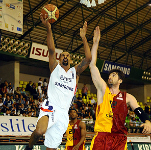 Efes Galatasarayı ezdi, turu kolayladı