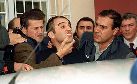 Tatlıses şikayetimi geri almam için tehdit edildim