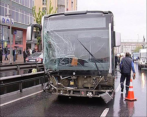 Metrobüsü üreten firmadan savunma