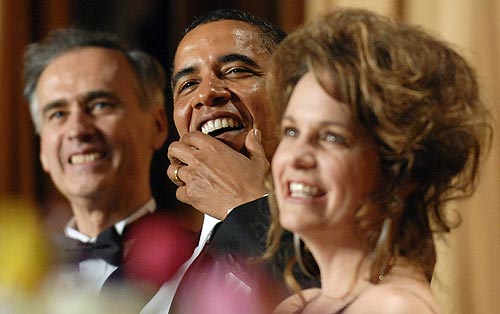 Obama hem kırdı geçirdi hem basını övdü
