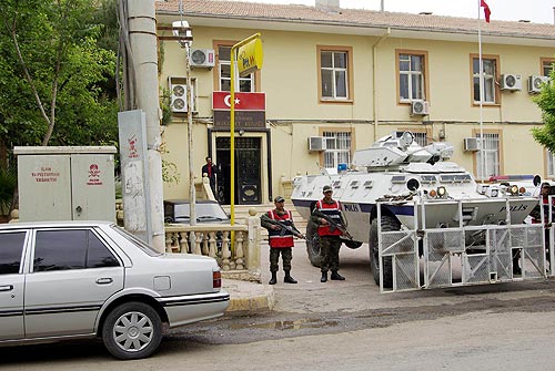 Damat adliyede dehşet saçtı: 2 ölü