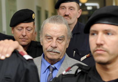 Sapık baba ömür boyu hapse mahkum edildi