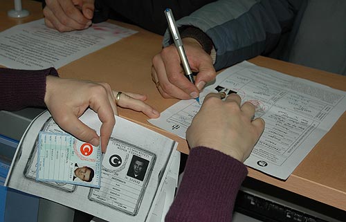 YSK: T.C. Kimlik No şartı kalkamaz