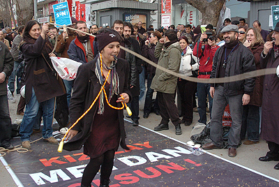 Kızılayda sıradışı eylem