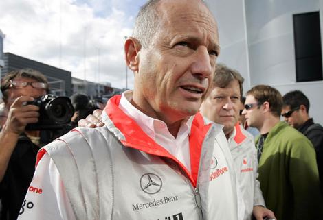 Dennisin yerine Whitmarsh oturacak