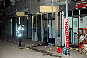Tuzladaki silahlı saldırıda 3 kişi öldü