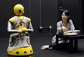 Robotlar şimdi de tiyatrocu oldu