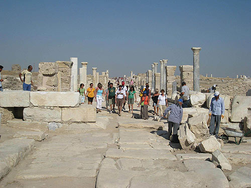 Laodikyada antik buzdolabı bulundu