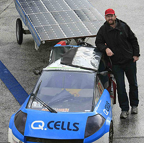 Güneş enerjili aracıyla dünya turu yaptı
