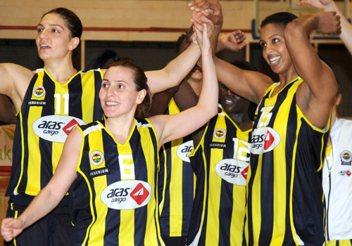 Fenerbahçenin bayanları İtalyada kazandı