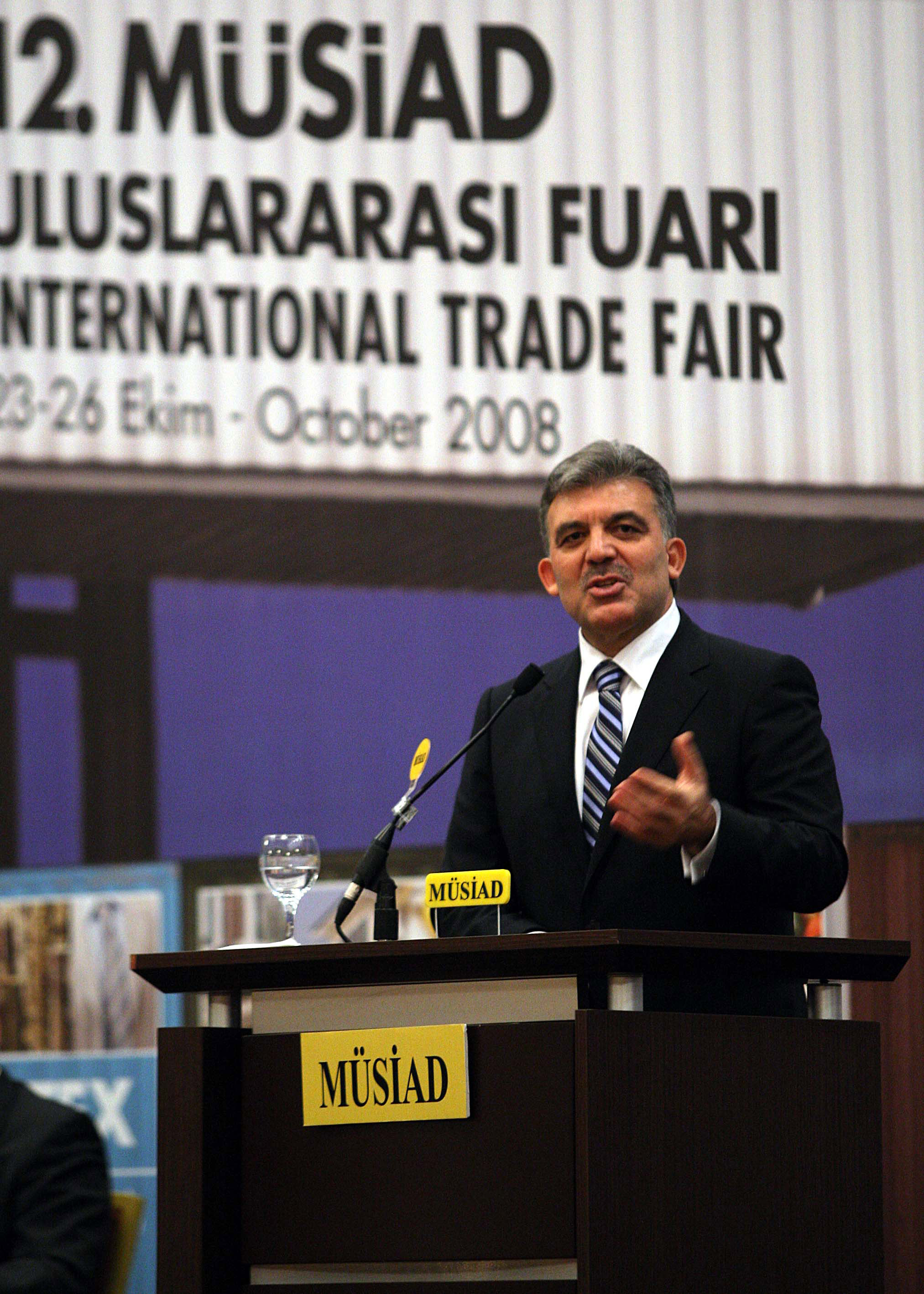 Gül: İşadamlarına görev düşüyor