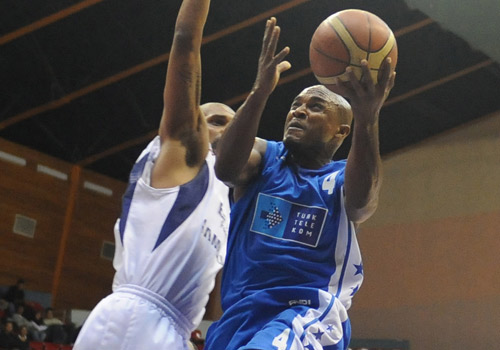 Efeste Kasun, Barış Partizan maçında yok
