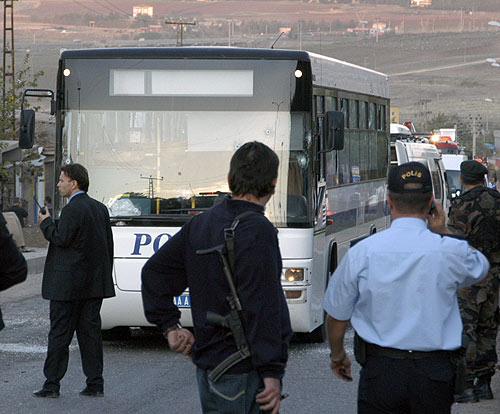 Polis servis aracına saldırı: 5 şehit, 18 yaralı