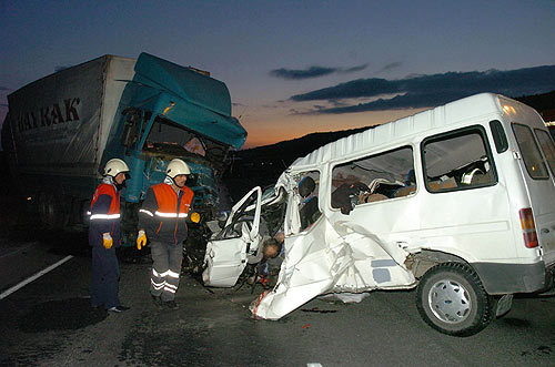 Boluda trafik kazası: 14 ölü