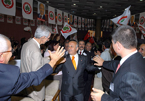 Yaşar Nuri Öztürk yeniden HYP başkanı