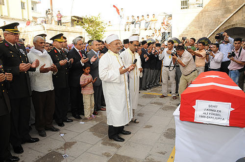 Şehit er Ali Yüksel toprağa verildi