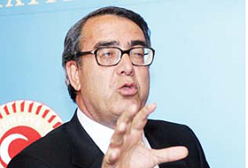 Eski bakan Mustafa Yılmaz kaza geçirdi