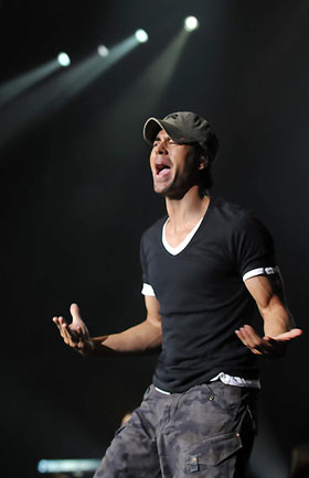 EURO 2008i Enrique Iglesias kapatacak