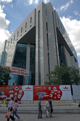 Türk Kızılayı Beğendik binasını teslim aldı