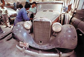 Hitlerin hediyesi Mercedes kraliyet sarayında