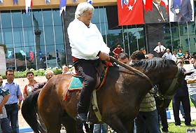 Cüneyt Arkın iki kere attan düştü