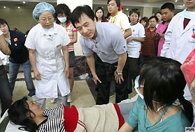 Jackie Chan, Çin depremini filme çekecek