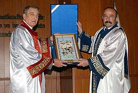 Rahmi Koça Fahri Bilim Doktoru unvanı verildi