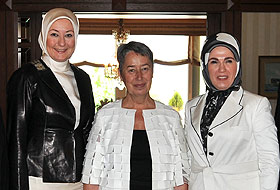 Emine Erdoğan ile Hayrünnisa Gül buluştu