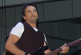 Emre Altuğ konser verdi
