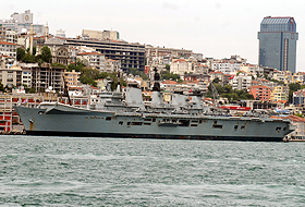 İngiliz uçak gemisi Kraliçe için İstanbulda