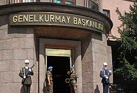 Cemil Bayık komşu ülkeye kaçtı