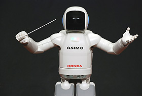 Robot Asimonun müzik kariyeri zirve yaptı