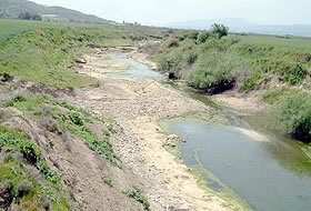 Suriye Asi Nehri için baraj kapaklarını açtı