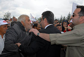Başbakan Erdoğana çiftçi protestosu