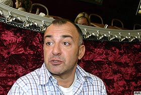 Karton adam Başkentte