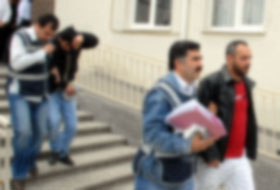Kaçak ceplerden çocuk pornosu çıktı