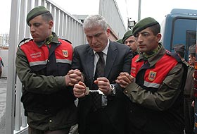 Yaşar Öz ve Tufan Gülaltay sorgulandı