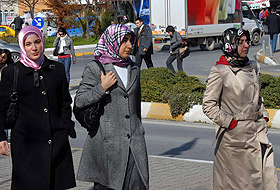 İstanbulda öğrenciler türban eylemi yaptı