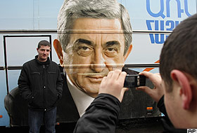 Cumhurbaşkanı Gül Sarkisyanı kutladı